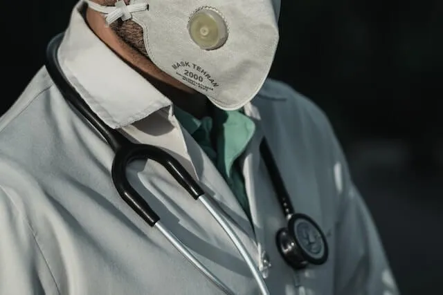 doctor-wearing-mask doctor-wearing-mask